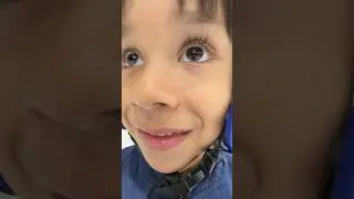 Отец и сын / сын впервые на катке