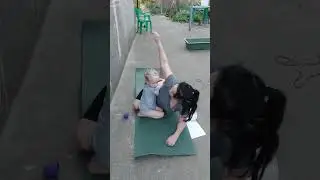 йога с  трехлеткой или Полинушка тренер