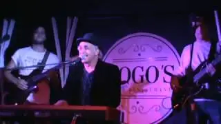 ALVARO SCARAMELLI - EN MEDIO DE ÉSTE MUNDO ( En vivo )