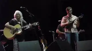 Emmylou Harris - Red Dirt Girl