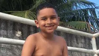 Sorriso fake para a foto