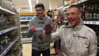 С местными в Житомире  Андер Була с кентом рассекаем по городу, в Одессе жду вас братва! Ностальгия
