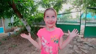 Реакция городских в деревне или как Габи решилась подоить КОРОВУ???!!!