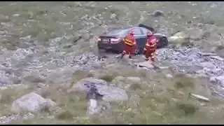 BMW упал в канаву