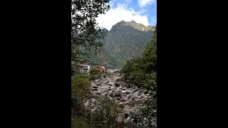 Peru, selo Maču Pikču - pogled iz hotelske sobe / Paru, Aguas Calientes, Machu Picchu village