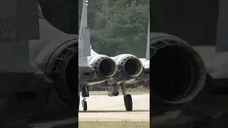 AWESOME F15 PILOTS WAVING