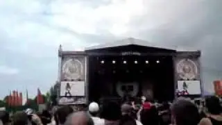 AIrbourne Singer climbing the sonisphere stage