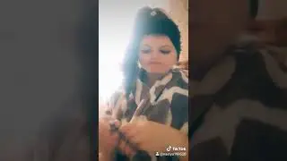 подари мне подари ?подари мне чёт такое?чёт с брюликом в нутри?чёт очень дорогое )