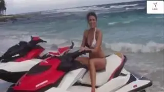 SURVİVOR EZGİ AVCI BİKİNİLİ VE MİNİ ETEK KARIŞIK POZLAR