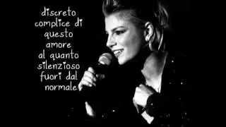 Emma - Un attimo.
