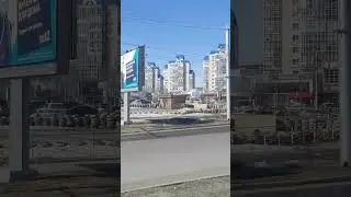 Четыре дома с синей крышей в городе Барнаул