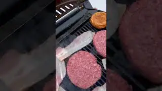 Как вам этот огромный бургер ?