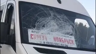 В Сургуте неизвестные разгромили маршрутку из Ноябрьска.