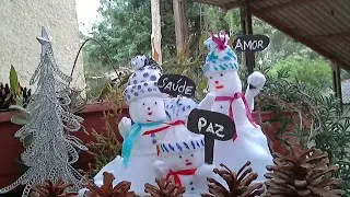 Bonequinhos de Neve feitos com  Potinhos de Plástico