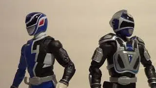 SPD B-Squad vs A-Squad Blue Ranger Power Rangers Lightning Collection 2-Pack Action Figure Review