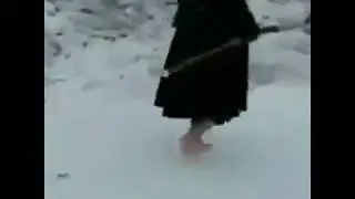 ЧЕЧЕНЕЦ в горах БОСИКОМ по снегу