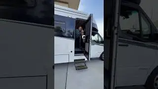 Huge luxury home on wheels 