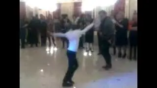десятилетняя Милашка зажигает на свадьбе