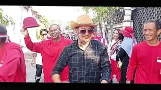 Goyangan pak rete, suantae asyeeeek .... ! @bangonyes #jalansehat #17agustus #kemerdekaan #goyang