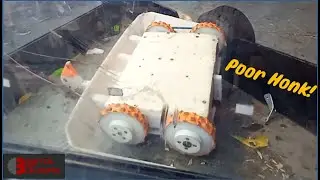 Goose Robot gets suplexed out of the arena! - Bristol Bot Builders - Featherweight - Robo Nerd Lite