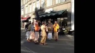 Кришнаиты в Риге поют и пляшут. ISKCON.