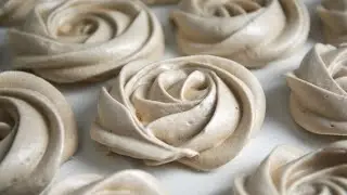 Chocolate meringues | 4 ingredient Christmas cookie recipe