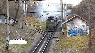 Тепловоз 2М62-1073 с пассажирским поездом Львов - Рахов