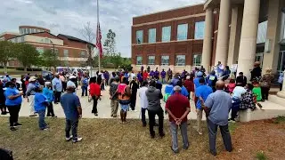 Supporters of embattled Columbus, GA police chief rally to his defense