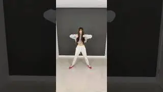 DançaTerapia aula online | 7 Rings Ariana Grande by Taty Macieski