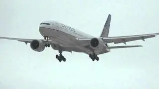 United Airlines Boeing 777-200 from San Francisco Intl (KSFO) landing runway 28 at O'hare (KORD)