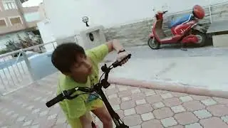 Максим на велосипеде! Умничка!