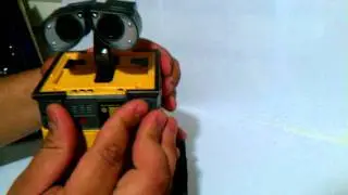 WALL-E Robot and Cube toy with moveable Head and Hands