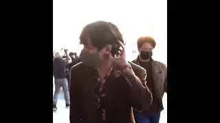 V removes his headphones to respond to greetings | coldrainyday |#bts #btsairport  #hessocute