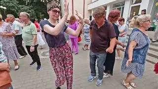 31.08.24г..."АЙ, ЦЫГАНЕ!!!"... 💃🕺💃... звучит на танцполе в Гомельском парке...