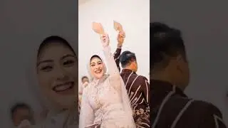 Couple romantis//Lempar sepatu cinderela🤣 wkwkkwk. #couple #wedding #viral #shortvideo #photography