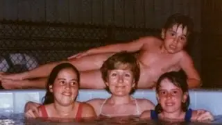 Awkward family pictures reveal why posing around water often leads to hilarious holiday photo fails