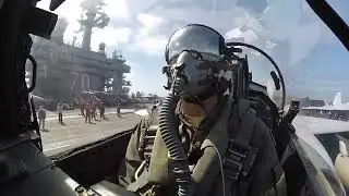 В кабине истребителя F/A-18 Super Hornet при взлёте с палубы атомного авианосца ВМС США.