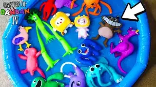 GARTEN OF BANBAN 4 POOL PARTY!? (LANKYBOX PLUSHIES vs GARTEN OF BANBAN PLUSHIES!)