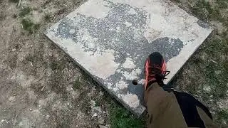 Похоже на бункер под горой.