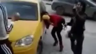 تونس حي النصر بائعتا هوى يثرنا الشغب بسبب حريف