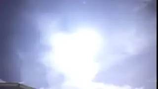 Cette scène sur la plage est filmée la nuit !