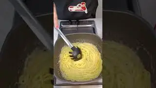 Tagliolini , crema di ricotta , lime & pepe rosa