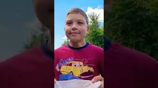 Первый раз в первый класс / Максим идёт в школу.