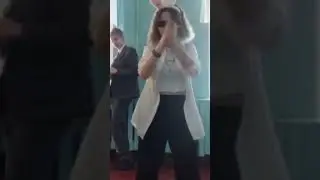 дорогие одноклкссники, если вы это увидели, то простите(( особенно шелбик, его больше всех тут видно