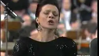 Giusy Devinu - E' strano...