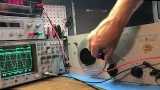 HP 200CD Wide Range Audio Oscillator