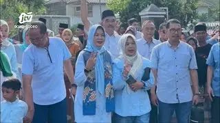 Cawabup Nurul Azizah Datang ke TPS Bersama Keluarga dan Ratusan Pendukung