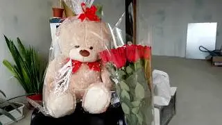 Ursuleți de pluș cu trandafiri - comanda online pe www.igrushki.md