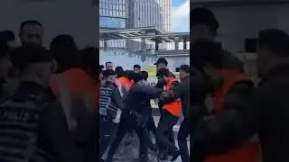 Ücretlerini alamayan inşaat işçilerini, polis darp ederek gözaltına aldı.  #işçi #limak #protest