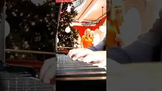 This is what happens when you play ALL MY FELLAS in public #piano